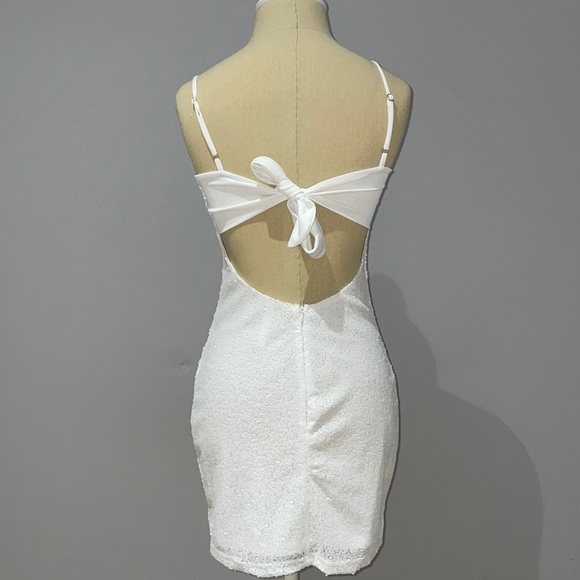 White sequin mini dress with open back and bow - Picture 2 of 2